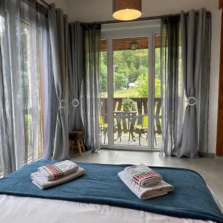 Apartamento Maison L'aiguille - 2 Appartements, 5 Et Table D'hotes Au Pied De La Montagne A La Station De Laye